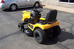 Tondeuse à gazon industrielle Cub Cadet XT1 LT42, modèle 2022 - Product Image 3