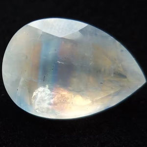 Piedra lunar arcoíris blanca natural facetada en forma de pera, excelente piedra preciosa suelta pulida para uso en joyería con piedra natal - Product Image 1