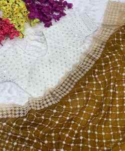 Saree à prix de gros pour les achats en gros ressemble à une star de Bollywood dans nos vêtements décontractés saris avec détails à volants - Product Image 3