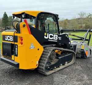 Minicargadora Compacta JCB 150T Eco con Orugas y Accesorio de Trituradora Forestal FAE para Limpieza de Terrenos - Product Image 2