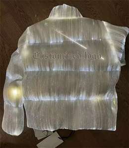 เสื้อแจ็คเก็ตดาวน์เรืองแสงแบบกำหนดเองสำหรับผู้ชาย พร้อมเส้นใยออปติกแฟลช ดีไซน์ใหม่ ผ้าพัฟเฟอร์สำหรับฤดูหนาว พร้อมโลโก้ด้านหน้า - Product Image 4