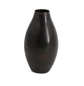 Vases à fleurs en métal vieilli vintage avec des éléments artisanaux élégants pour créer un affichage floral luxueux - Product Image 1