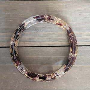 Bracelets en résine écologiques haut de gamme pour femmes, faits à la main, traditionnels, élégants, tendance et durables, pour l'exportation en gros - Product Image 1