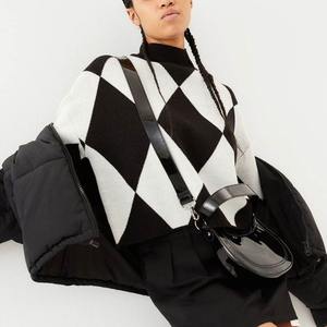 Pull à col rond en laine 100% pour femme, personnalisé, imprimé sur le devant, logo brodé - Product Image 5