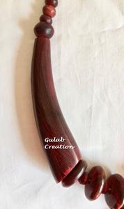 Collier pendentif en corne de buffle fabriqué à la main en couleurs naturelles mélangées bijoux Boho de style tribal pour femmes avec charme ethnique biologique - Product Image 3