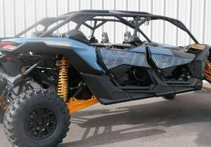 NUEVO DISEÑO 2026 Can-Am Maverick X3 Max RS Turbo RR Azul Escandinavo y Naranja C UTV PARA ADULTOS - Product Image 2