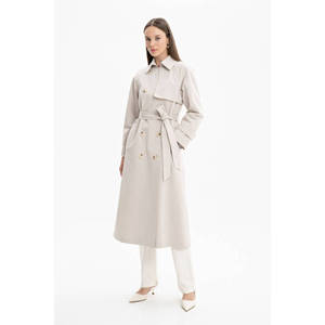Manteau long imperméable à double boutonnage avec ceinture et détails en fourrure pour l'automne - Product Image 2