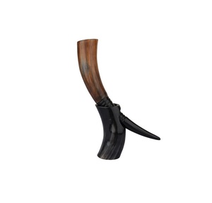 Taza de Cuerno Natural Curvada a Mano con Hermoso Diseño, Taza de Cerveza Decorativa de Cuerno Natural de Color Natural, la Más Popular - Product Image 6