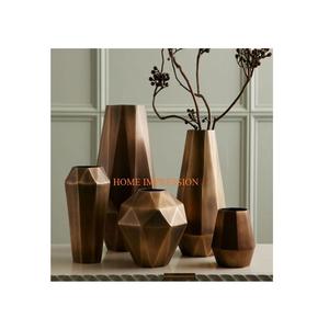 Vases et pots de table en laiton antique Décoration de la meilleure qualité Conception fantaisie Décoration intérieure Vases à fleurs et pots en Inde - Product Image 1