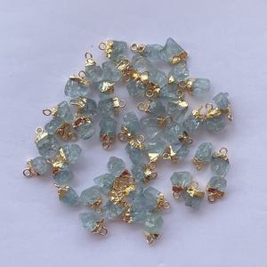 Colgante Conector de Piedra Natural de Aguamarina en Bruto, Plata de Ley 925 Chapada en Oro, Joyería de Fiesta para Mujer - Product Image 1