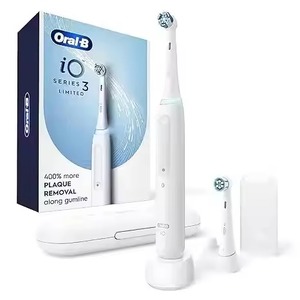 Oral-B IO Series 3 Brosse à dents électrique rechargeable blanche avec 1 tête de brosse à poils durs - Product Image 3
