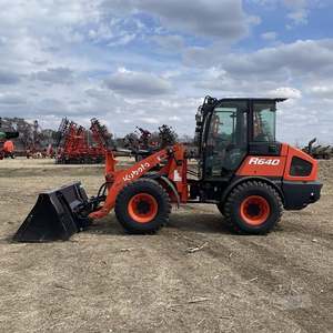 Cargadora de Ruedas KUBOTA R640, Cargadora Compacta de 5.2 Toneladas con Motor Diésel de 64.4 HP, Bomba y Motor, Equipo de Construcción Duradero - Product Image 1