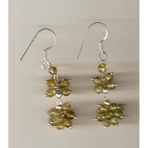 Pendientes de Plata de Ley 925 con Peridoto Natural para Mujer, Diseño Floral, de Shah Gems, Ideales para Regalo - Product Image 1