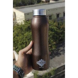 Botella de Acero al Vacío de Cobre Antiguo de 750 ml, Diseño Clásico Grabado con Tapa de Acero, Ergonómica para Viajes - Product Image 2