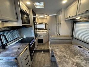 ผู้ขายที่ได้รับการยืนยันสำหรับรถบ้านเคลื่อนที่ Thor CHATEAU 22EF ปี 2023 พร้อมขายและจัดส่งทั่วโลก - Product Image 4