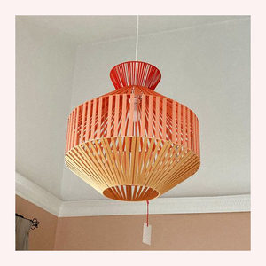 Luminaire haut de gamme tissé à la main en rotin, jute et jonc de mer pour des intérieurs doux et ambiants - Product Image 1