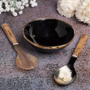 Outils à salade en corne de buffle naturelle faits à la main-Bol de service avec cuillère et fourchette assorties au prix de gros par HF Crafts - Product Image 1