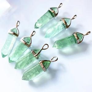 Pendentif à double pointe de quartz en cristal naturel de fluorite verte avec pendentif en pierre de points de crayon en argent - Product Image 1