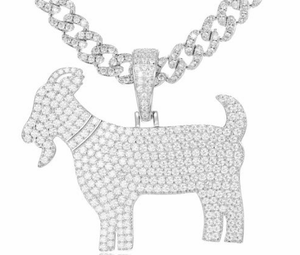 Pendentif de style hip-hop avec un pendentif en forme de chèvre mascotte en moissanite et diamant, serti en canal - Product Image 2