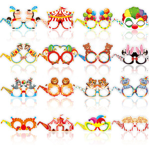 Lunettes de fête d'anniversaire sur le thème du cirque - Accessoires photo amusants en plastique pour les célébrations sur le thème des parcs d'attractions - Product Image 2