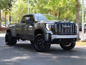 GM_C Sierra 3500HD Denali Ultimate d'occasion propre 2026 - Product Image 3