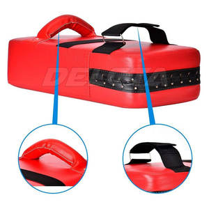 Pads thaïlandais MMA en matériau durable, couleur rouge, pour la boxe et l'entraînement. - Product Image 3
