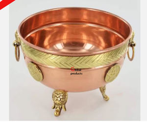 Tazón de servir de acero inoxidable con acabado dorado de última tendencia, con soporte y asa, para hoteles, restaurantes y bares. - Product Image 2