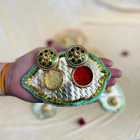 Fabriqué à la main en laiton métal plaqué or Pooja Thali pour l'utilisation du temple et cadeau de retour à la maison Thali pour l'utilisation du temple ou pour les cadeaux de mariage