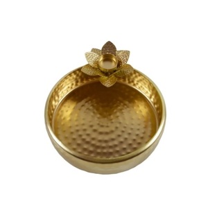 เครื่องทองเหลืองทรงกลมใช้ตกแต่งโต๊ะทำจากทองเหลืองทรงกลมดีไซน์ดอกไม้ทันสมัยสำหรับงานแต่งงานบ้าน - Product Image 1