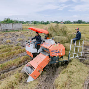 Nouvelle vente chaude HOGICO CR-75VN moteur et boîte de vitesses alimenté Mini presse à balles rondes-Lamineuse automatique de paille pour l'agriculture - Product Image 1