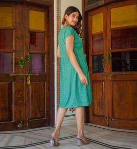 Vestido de Algodón a Rayas Verdes con Diseño de Cuello en V, Sin Mangas, Ecológico, para Verano, Talla S, Hasta la Rodilla - Product Image 4