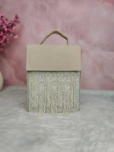 Pochette perlée brodée avec un cadeau de mariée au design complexe, parfaite pour les mariages et les soirées. - Product Image 3