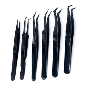 Pince à épiler pour extensions de cils RMI Wholesale, entièrement noire, nouveau design Plasma, poignée anti-magnétique, 12 cm, lot de 6 pièces, logo personnalisé, durable - Product Image 1