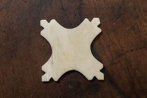 Devanadera de hilo de hueso Natural de estilo religioso de la edad vikinga, diseño de Ángel tallado ecológico, técnica de grabado pulido - Product Image 2