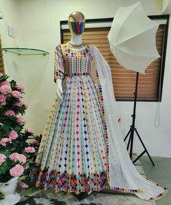 ชุดราตรีงานปาร์ตี้สไตล์บอลลีวู้ดผ้าเรยอนหลากสีงานปักและพิมพ์ลาย - Product Image 6