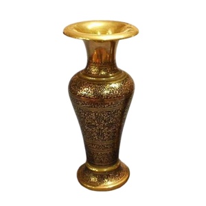 Vase à fleurs en laiton de haute qualité gravé peinture noire avec fini polonais pour décor à la maison de table et décoration de Table - Product Image 1