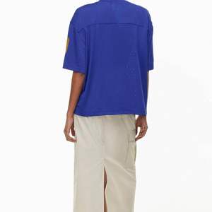 Vente en gros Col en V Maillot de football surdimensionné pour femmes Maillot imprimé respirant Maillot surdimensionné à la mode Confortable et élégant - Product Image 5