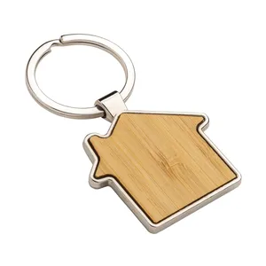 Portachiavi Personalizzato a Forma di Casetta in Bambù e Metallo, Gadget Promozionale con Moschettone - Product Image 1