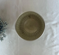 Grand vase de jardinière en métal argenté de luxe pour l'intérieur avec pot de fleurs surélevé Miroir de sol élégant pour le jardin et l'intérieur
