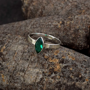 แหวนเงินสเตอร์ลิง925สุดหรูพร้อมแหวนเรียงซ้อนหินควอตซ์สีเขียวสำหรับเป็นของขวัญวันคริสต์มาสที่สมบูรณ์แบบสำหรับผู้หญิง - Product Image 2