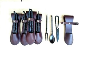 Elegante juego de cubiertos de metal medieval Nuevo hogar Utensilios de cocina Cubiertos Cuchara Tenedor con bolsa de cuero - Product Image 3
