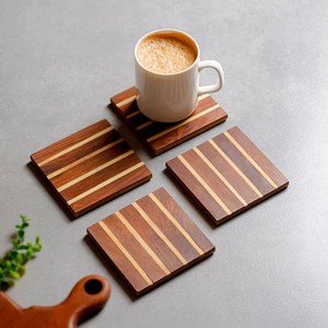 Ensemble de sous-verres carrés en bois faits à la main, résistants à la chaleur, durables, pour la protection de la table à café ou à thé - Product Image 1