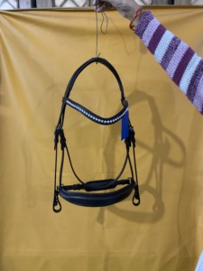 Bride de cheval en cuir fantaisie avec forme anatomique et bride de cheval en cuir réglable rembourrée en gros en cuir véritable - Product Image 4