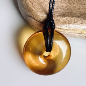 Colgante de Ámbar Báltico en Forma de Donut, Collar de Ámbar Natural Color Té, Colgante de Ámbar Dorado Transparente; Joyería Clásica, Regalo Encantador - Product Image 5