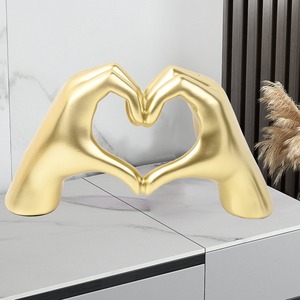 Escultura de Mano y Corazón en Oro Brillante, Decoración Artística y Elegante, Símbolo de Conexión, Perfecta para el Hogar, la Oficina o como Regalo, de la India - Product Image 4