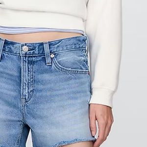 Sudadera Moderna para Mujer con Diseño Recortado, Mangas Largas y Hombros Caídos para un Ajuste Cómodo y Relajado, Diseño a Precio Económico - Product Image 4