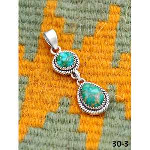 Colgante de Turquesa y Plata de Ley Estilo Suroeste con Bisel de Esmeralda, en una Impresionante Opción de Regalo - Product Image 2
