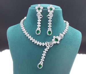 Ensemble de collier et boucles d'oreilles chic de haute qualité pour les anniversaires et les cadeaux est disponible au prix de gros de l'Inde - Product Image 1