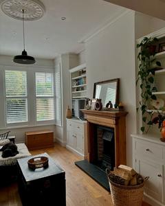 ตะกร้าผักตบชวาพร้อมขอบตกแต่งสีตัดกัน ตะกร้าเก็บของทำมือ ขายส่ง เป็นมิตรกับสิ่งแวดล้อม ผลิตในเวียดนาม - Product Image 5