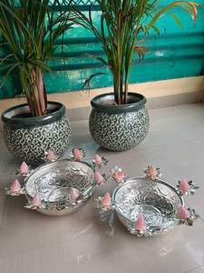 Bol Urli en argent allemand avec motif de lotus, lot de 2, accessoire de décoration intérieure, décoration Diwali, collection festive, décoration de la maison - Product Image 3